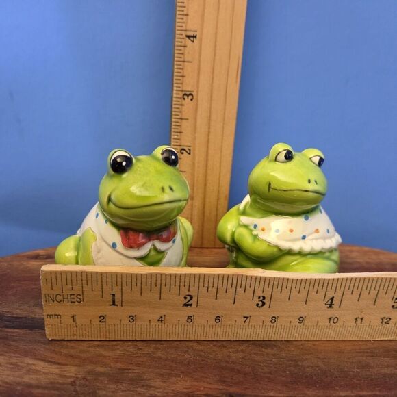 VTG OTAGIRI Anthropomorphic Frog Couple Adorable Salt & Pepper Shaker Set - Picture 4 of 10